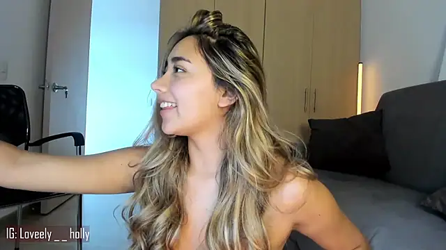 Hornyholly__