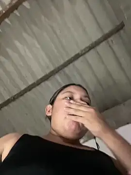 Dellyyymusic webcam