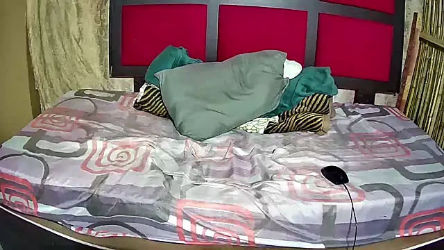 Exotic_FreakyQueen webcam