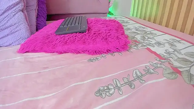 lovely__kiss__ webcam