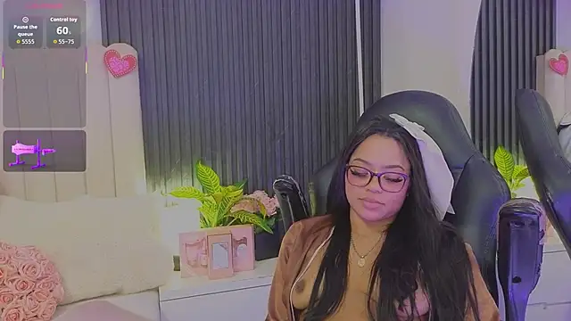 Madiee_Rhea webcam