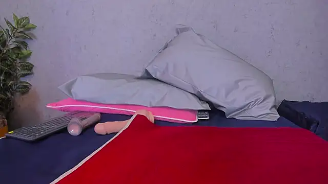 lil_miia (F teen) - SQUIRT BIG DILDO