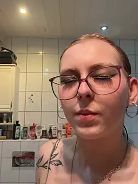 lina-420 (F teen) - Show my ass