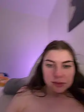 ellynora (F young) - Show boobs