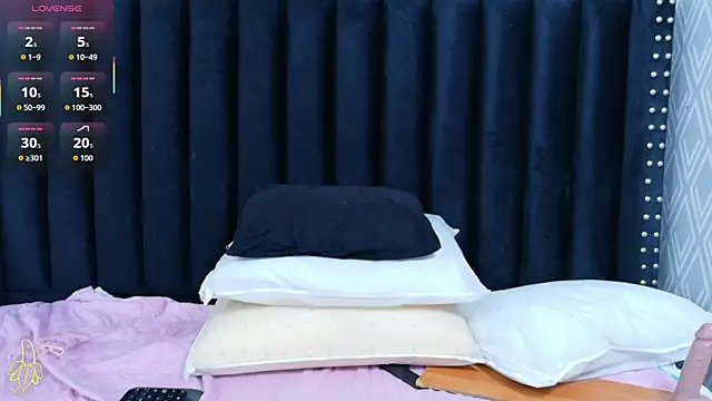 curvybuffgirllll webcam