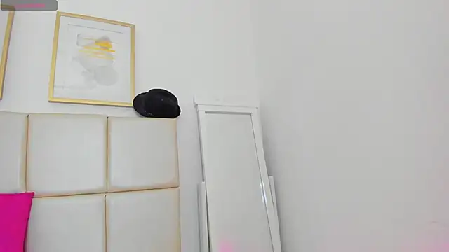 taylorsmiiith_ (F young) - yogurt on my tits