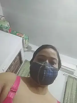 momo_loves webcam