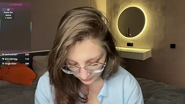 chrisamott (F teen) - Gently stroke my hair and smooth neck)