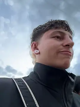 aron_luxx (M twink) - COME ON, MY KING, ENJOY (MOVIE AND FOOD)