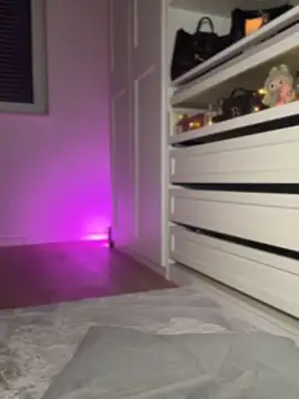  HotBella- chat room