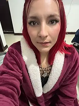 Amelie-RedHoney webcam