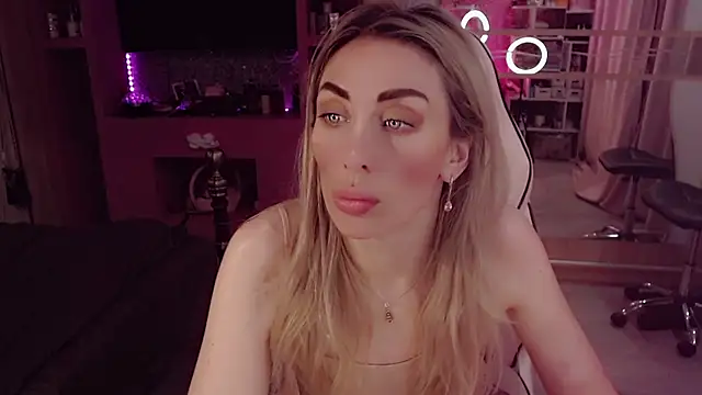AnnieGOld_ webcam
