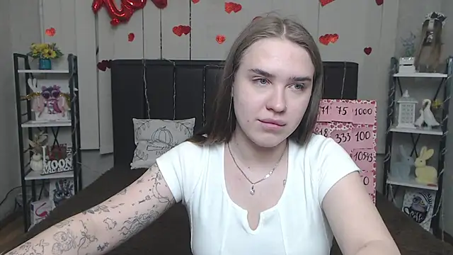 LauraHlot webcam