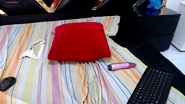 AprilyCrystal2 webcam