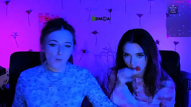 liana_kisses webcam