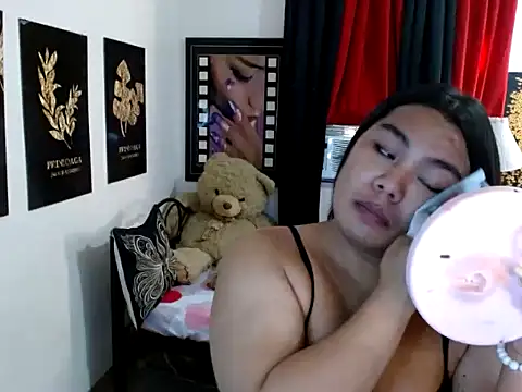 TSbrianaHugeCock webcam