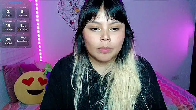 EllieMoonX webcam