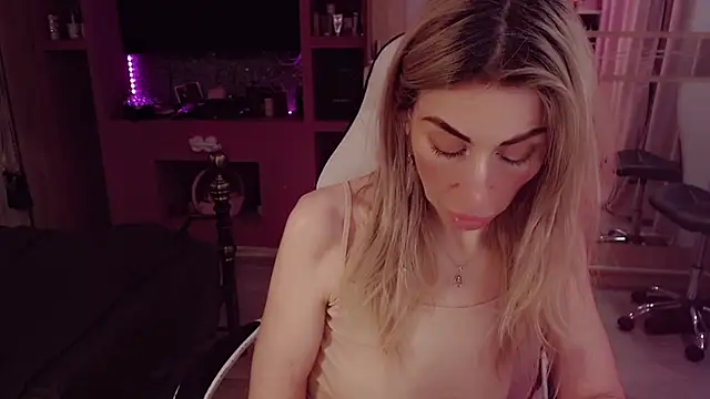 AnnieGOld_ webcam