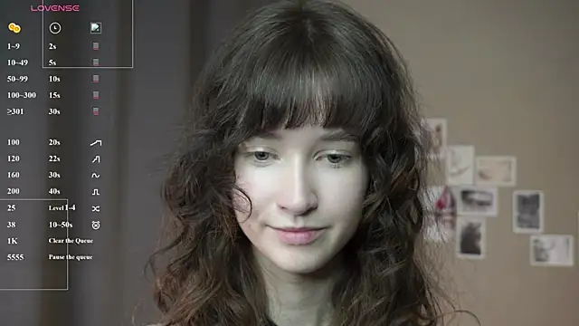 dellaleck (F teen) - Do you want me to show you my butt? >_<