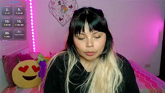 EllieMoonX webcam