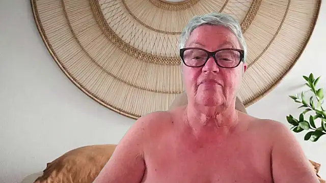 Mystery-Grandmother webcam