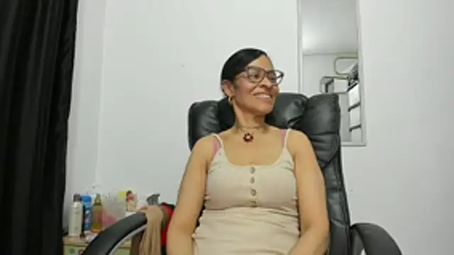 Aries_Mature webcam