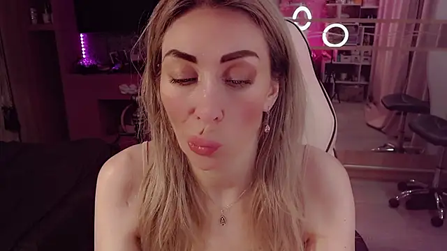 AnnieGOld_ webcam