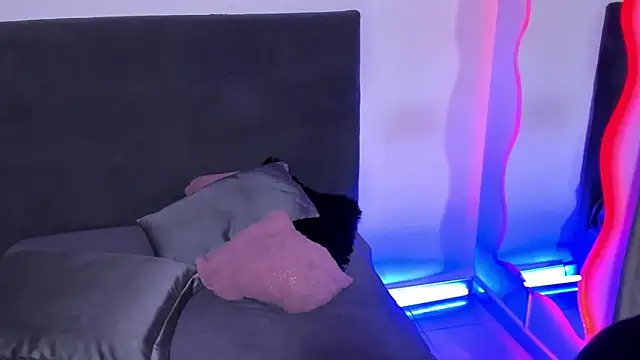 saramikaelson webcam