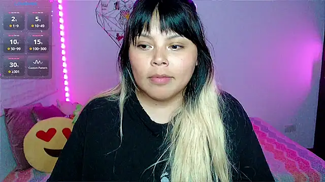 EllieMoonX webcam