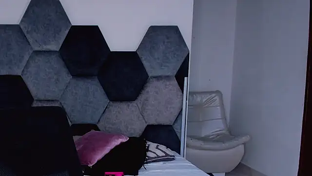 MikaelaStone webcam