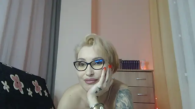 JADAPink___ webcam