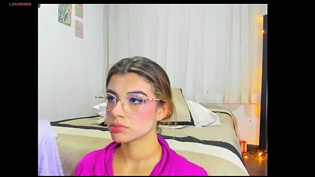 katyRousseX_ webcam