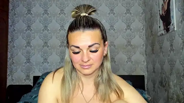 NicoletMoore webcam