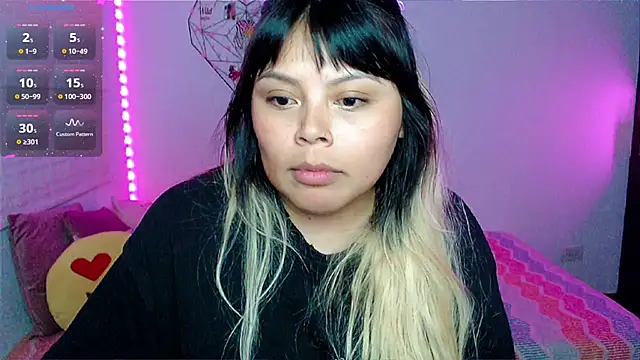 EllieMoonX webcam