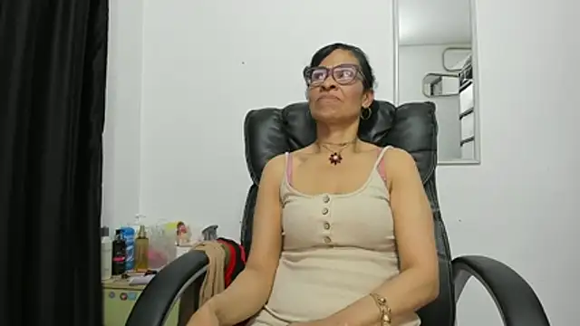 Aries_Mature webcam