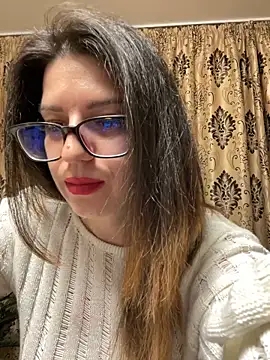 NadiraNoor webcam