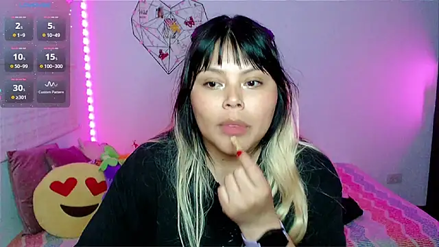 EllieMoonX webcam