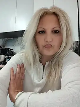 Divineblond webcam