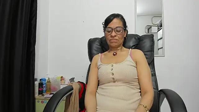 Aries_Mature webcam