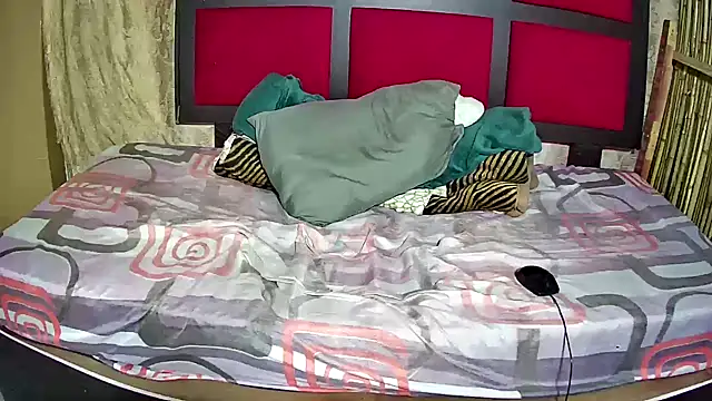 Exotic_FreakyQueen webcam
