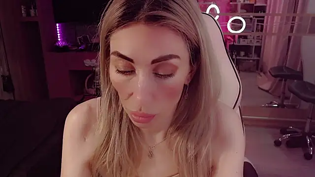 AnnieGOld_ webcam
