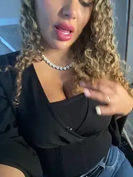 TianaRios_Pink webcam