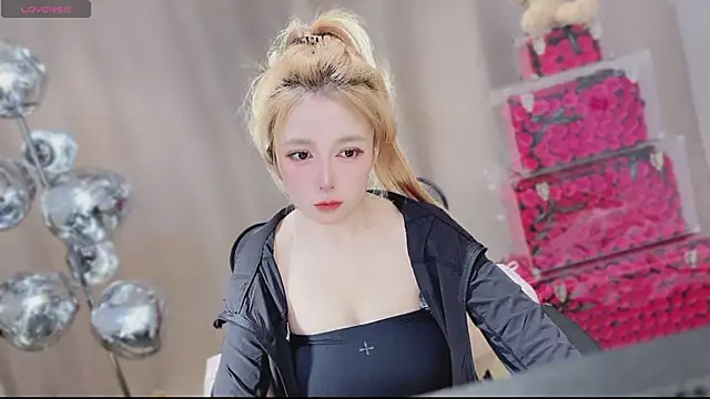 美女Aeseee-在线直播