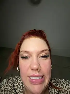 CurvyGirlMyla webcam