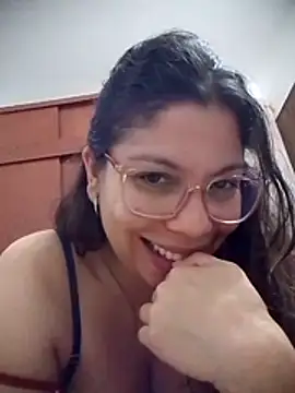 Webcam Model (Carliina_Soussa)  is live.Free join now!