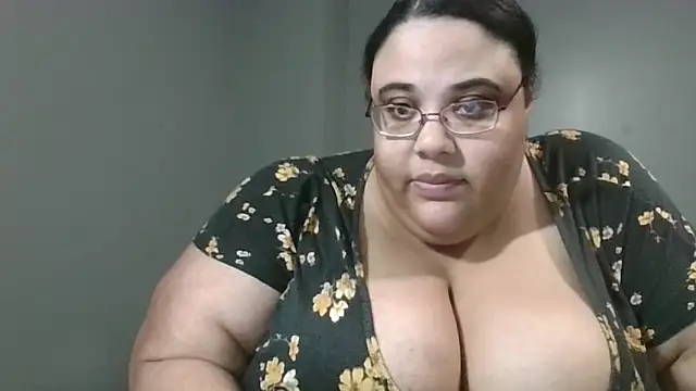 SexyBBW10790 webcam