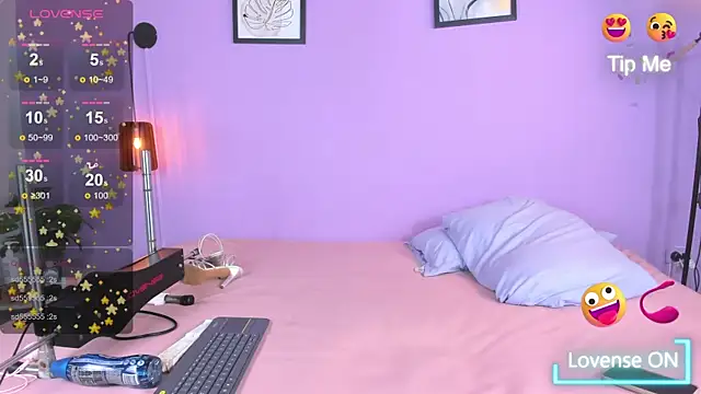 Lauren_smiles webcam
