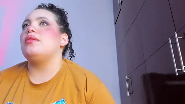 Blair_Curvy webcam