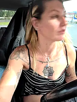 SheIsSomething webcam