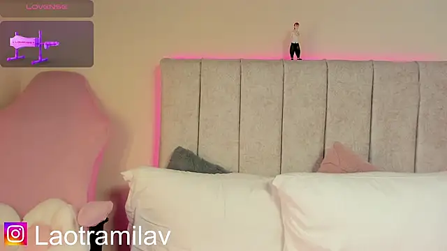 MilaVelour webcam